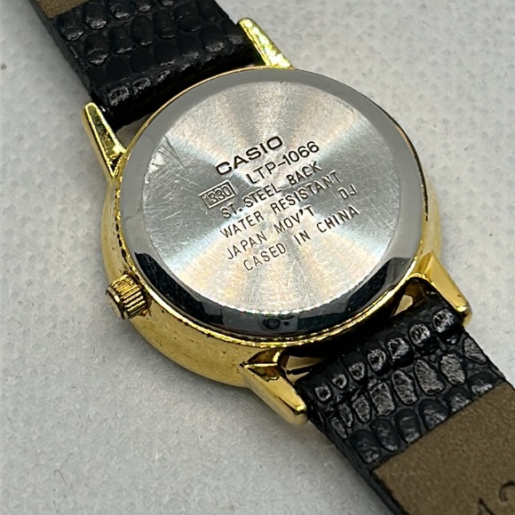 Classic Ladies Casio Watch- fits larger wrists - Picture 4 of 13